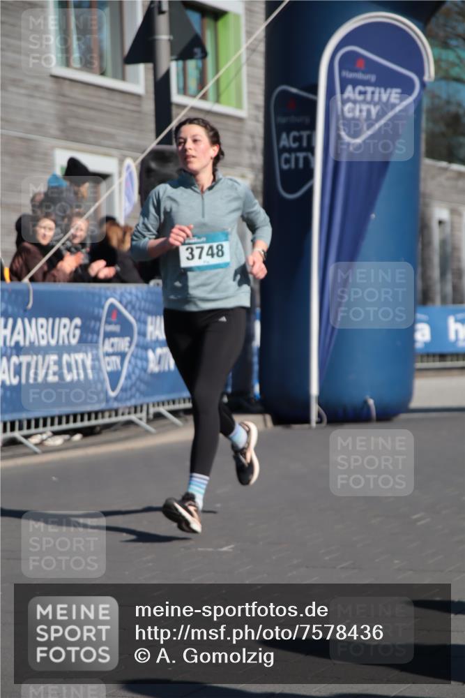 06.04.2025 - 44. Internationalen Wilhelmsburger Insellauf A. Gomolzig http://msf.ph/oto/7578436 06.04.2025 10:28:11 Ziel 3748 meine-sportfotos.de