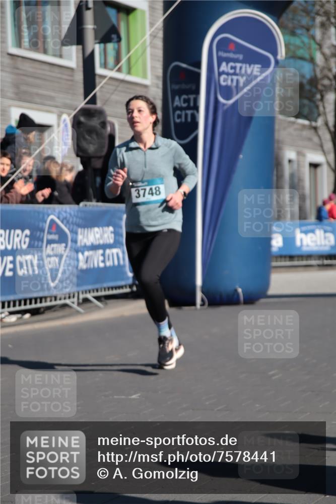 06.04.2025 - 44. Internationalen Wilhelmsburger Insellauf A. Gomolzig http://msf.ph/oto/7578441 06.04.2025 10:28:11 Ziel 3748 meine-sportfotos.de