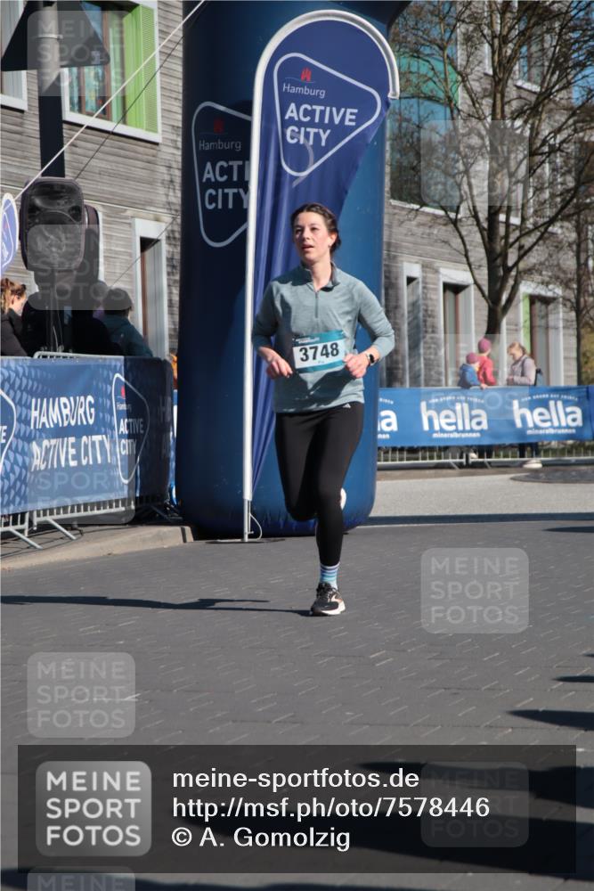 06.04.2025 - 44. Internationalen Wilhelmsburger Insellauf A. Gomolzig http://msf.ph/oto/7578446 06.04.2025 10:28:11 Ziel 3748 meine-sportfotos.de