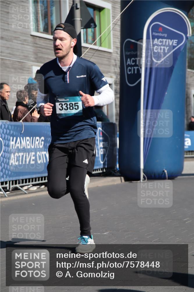 06.04.2025 - 44. Internationalen Wilhelmsburger Insellauf A. Gomolzig http://msf.ph/oto/7578448 06.04.2025 10:28:05 Ziel 3385 meine-sportfotos.de