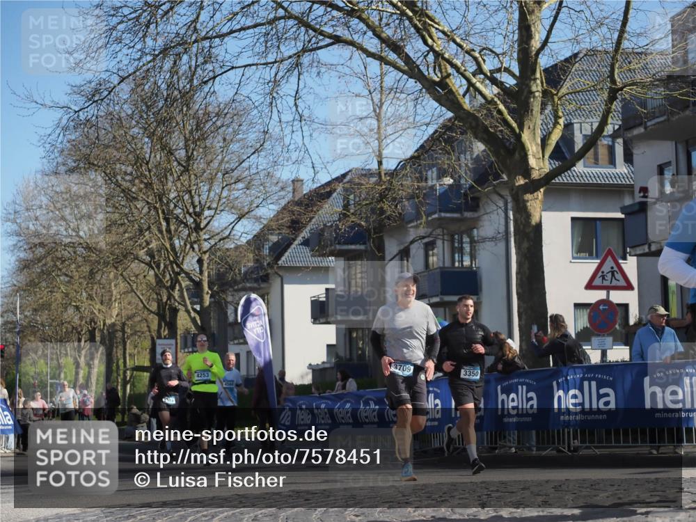 06.04.2025 - 44. Internationalen Wilhelmsburger Insellauf Luisa Fischer http://msf.ph/oto/7578451 06.04.2025 10:39:02 Ziel 4253, 4560, 3709, 3350 meine-sportfotos.de