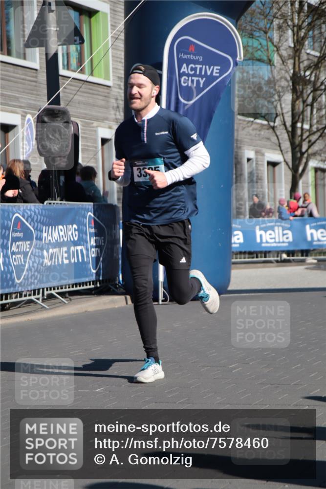 06.04.2025 - 44. Internationalen Wilhelmsburger Insellauf A. Gomolzig http://msf.ph/oto/7578460 06.04.2025 10:28:05 Ziel 3385 meine-sportfotos.de