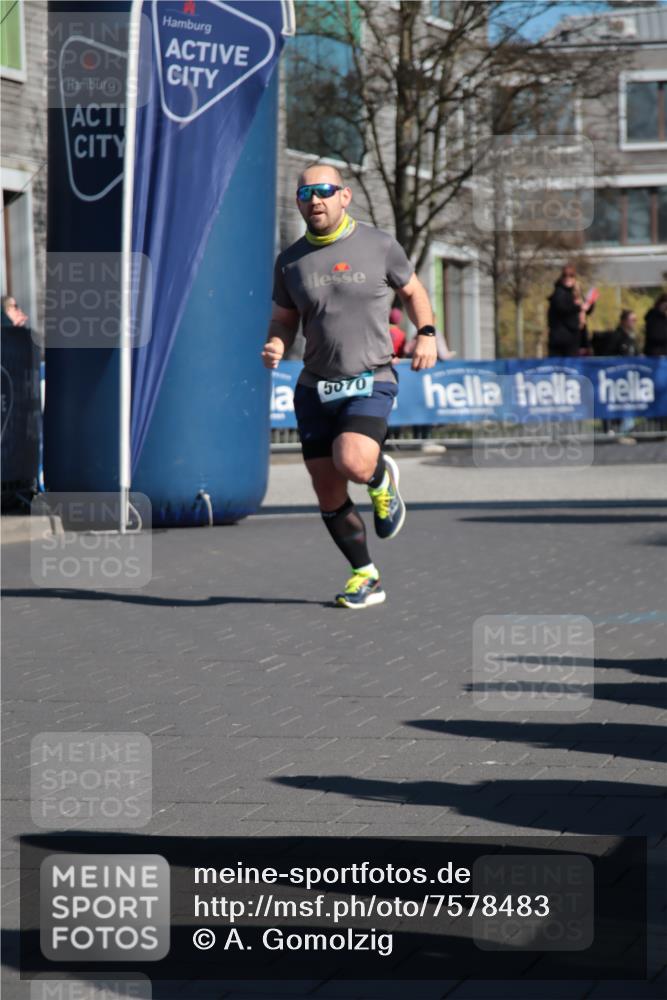 06.04.2025 - 44. Internationalen Wilhelmsburger Insellauf A. Gomolzig http://msf.ph/oto/7578483 06.04.2025 10:27:58 Ziel 3804, 5070 meine-sportfotos.de