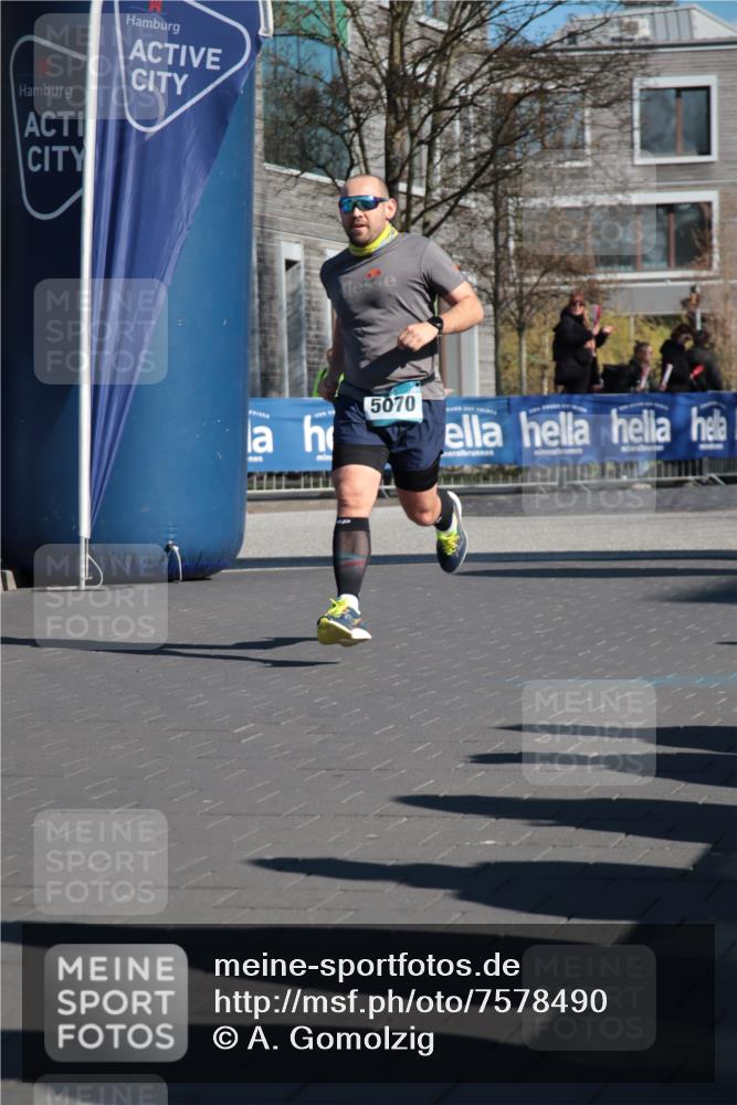 06.04.2025 - 44. Internationalen Wilhelmsburger Insellauf A. Gomolzig http://msf.ph/oto/7578490 06.04.2025 10:27:58 Ziel 3804, 5070 meine-sportfotos.de