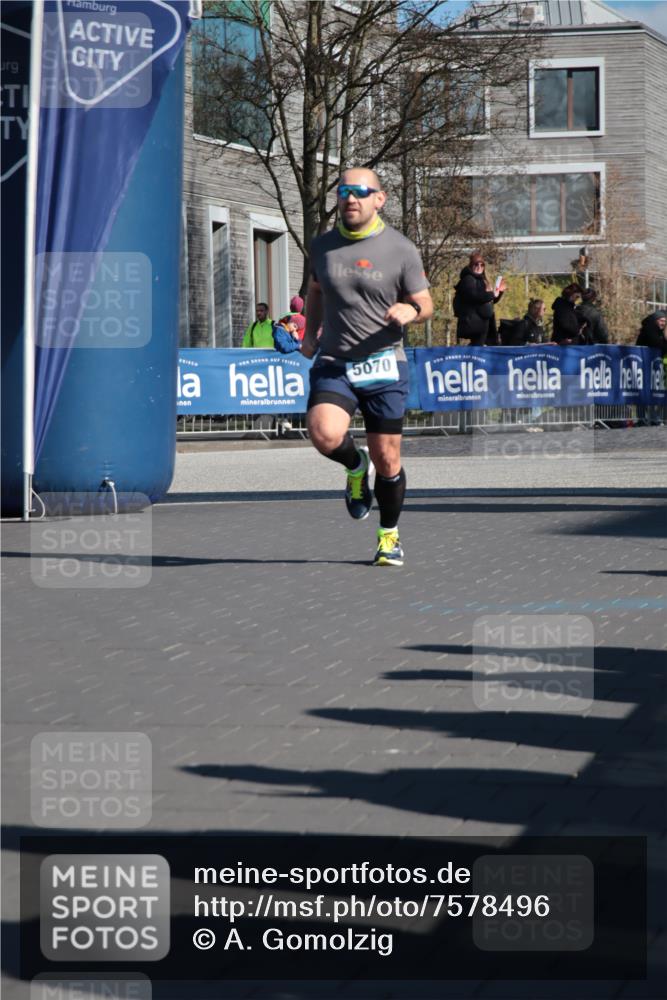 06.04.2025 - 44. Internationalen Wilhelmsburger Insellauf A. Gomolzig http://msf.ph/oto/7578496 06.04.2025 10:27:58 Ziel 3804, 5070 meine-sportfotos.de