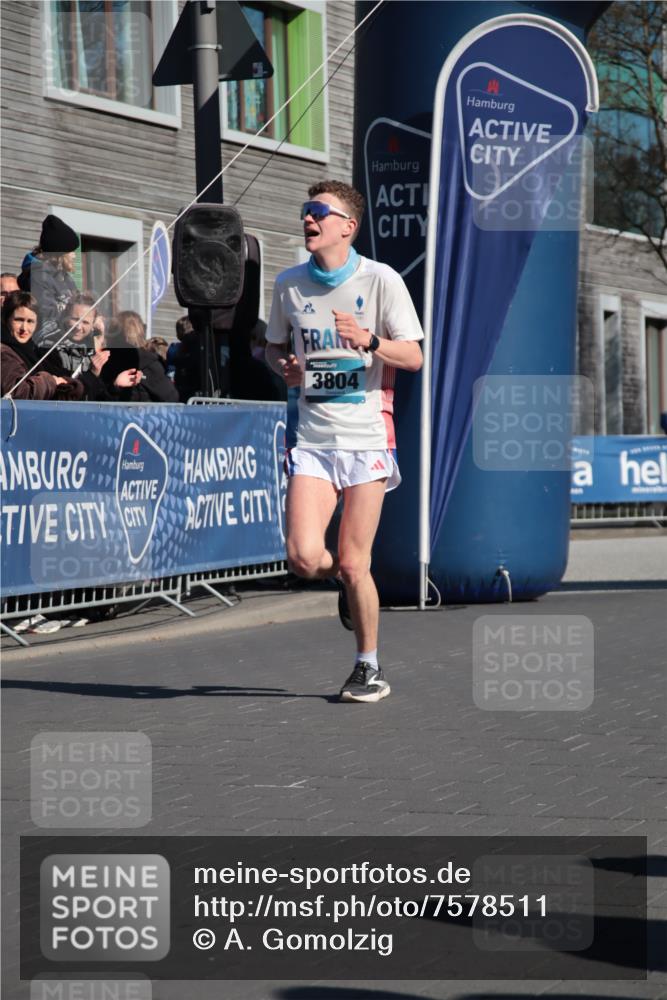 06.04.2025 - 44. Internationalen Wilhelmsburger Insellauf A. Gomolzig http://msf.ph/oto/7578511 06.04.2025 10:27:54 Ziel 3804, 4615, 5070 meine-sportfotos.de