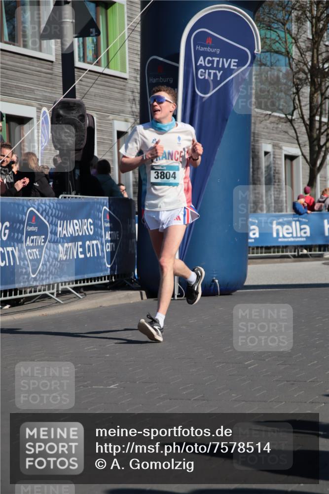 06.04.2025 - 44. Internationalen Wilhelmsburger Insellauf A. Gomolzig http://msf.ph/oto/7578514 06.04.2025 10:27:53 Ziel 3804, 4615, 5070 meine-sportfotos.de
