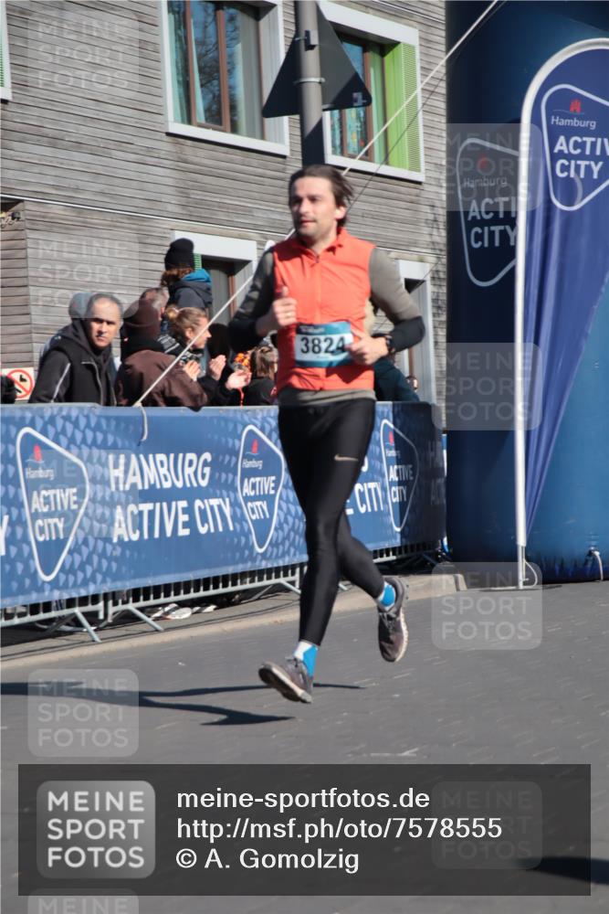 06.04.2025 - 44. Internationalen Wilhelmsburger Insellauf A. Gomolzig http://msf.ph/oto/7578555 06.04.2025 10:27:47 Ziel 3552, 3824, 4535, 4615 meine-sportfotos.de