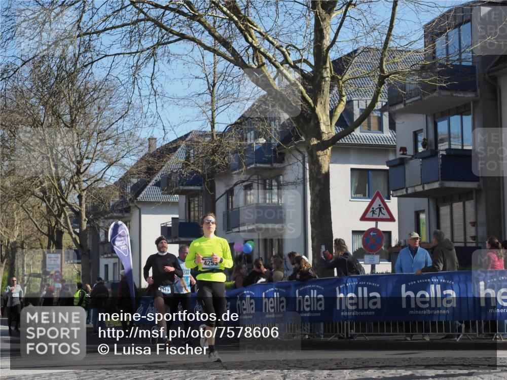 06.04.2025 - 44. Internationalen Wilhelmsburger Insellauf Luisa Fischer http://msf.ph/oto/7578606 06.04.2025 10:39:04 Ziel 4592, 4255, 915 meine-sportfotos.de