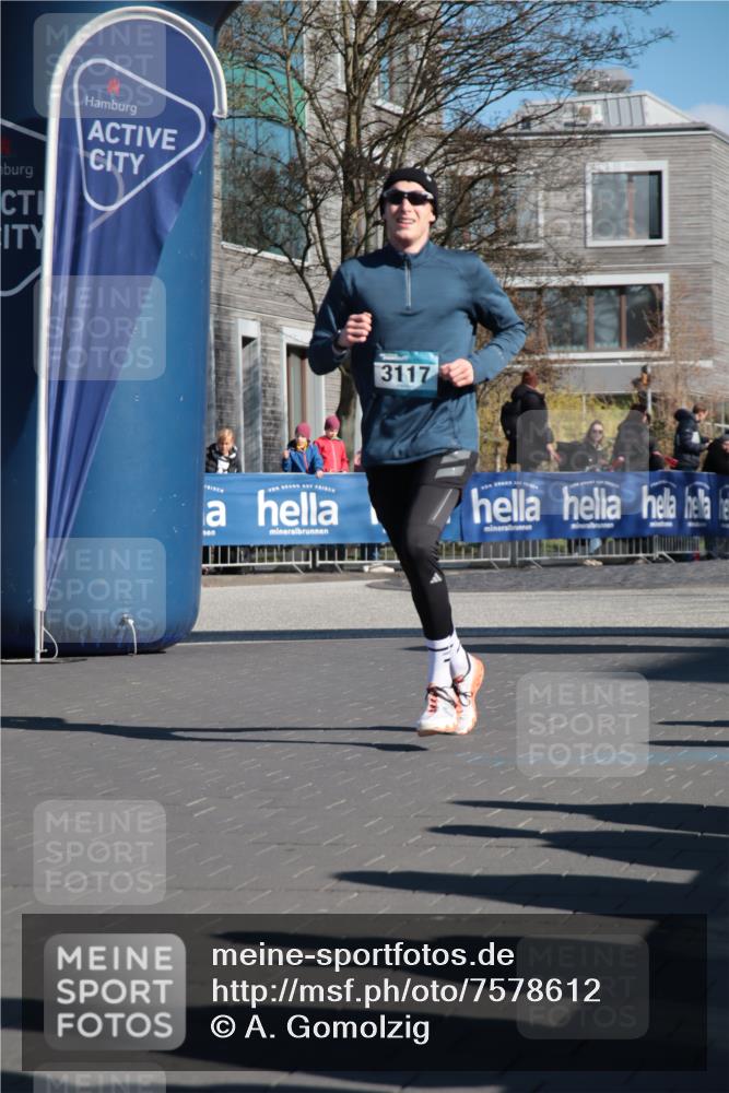 06.04.2025 - 44. Internationalen Wilhelmsburger Insellauf A. Gomolzig http://msf.ph/oto/7578612 06.04.2025 10:27:36 Ziel 3117, 3596, 4305 meine-sportfotos.de