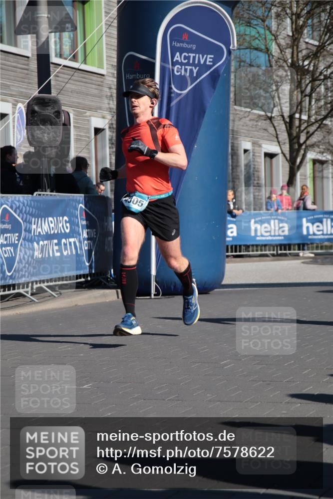 06.04.2025 - 44. Internationalen Wilhelmsburger Insellauf A. Gomolzig http://msf.ph/oto/7578622 06.04.2025 10:27:32 Ziel 3117, 3596, 3651, 4305 meine-sportfotos.de
