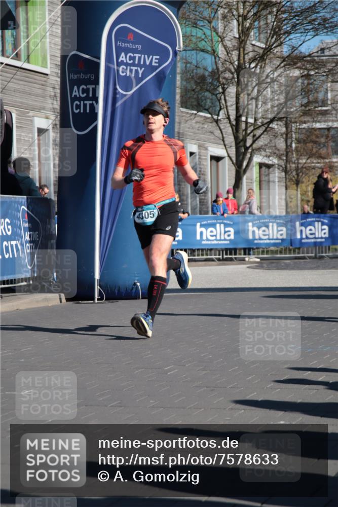 06.04.2025 - 44. Internationalen Wilhelmsburger Insellauf A. Gomolzig http://msf.ph/oto/7578633 06.04.2025 10:27:32 Ziel 3117, 3596, 3651, 4305 meine-sportfotos.de
