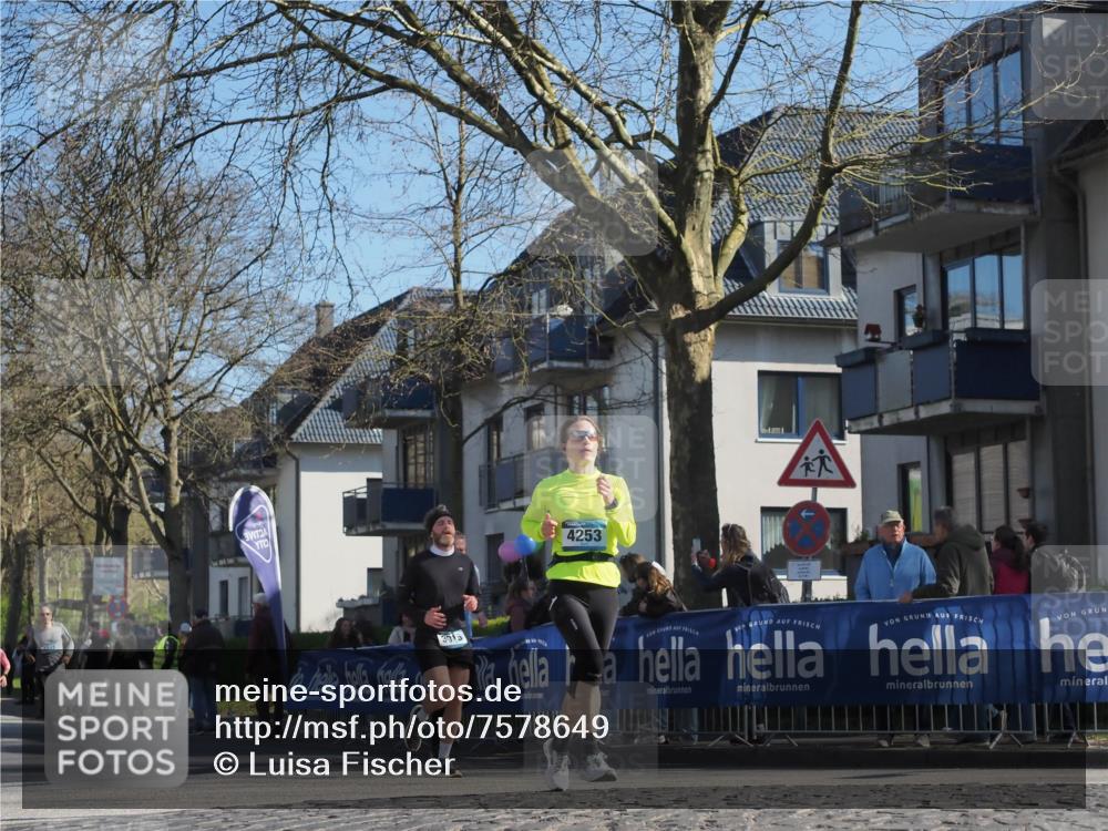 06.04.2025 - 44. Internationalen Wilhelmsburger Insellauf Luisa Fischer http://msf.ph/oto/7578649 06.04.2025 10:39:05 Ziel 4592, 4253, 3915 meine-sportfotos.de