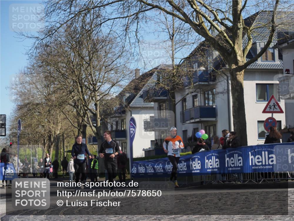 06.04.2025 - 44. Internationalen Wilhelmsburger Insellauf Luisa Fischer http://msf.ph/oto/7578650 06.04.2025 10:43:54 Ziel 3959, 3772, 4084 meine-sportfotos.de