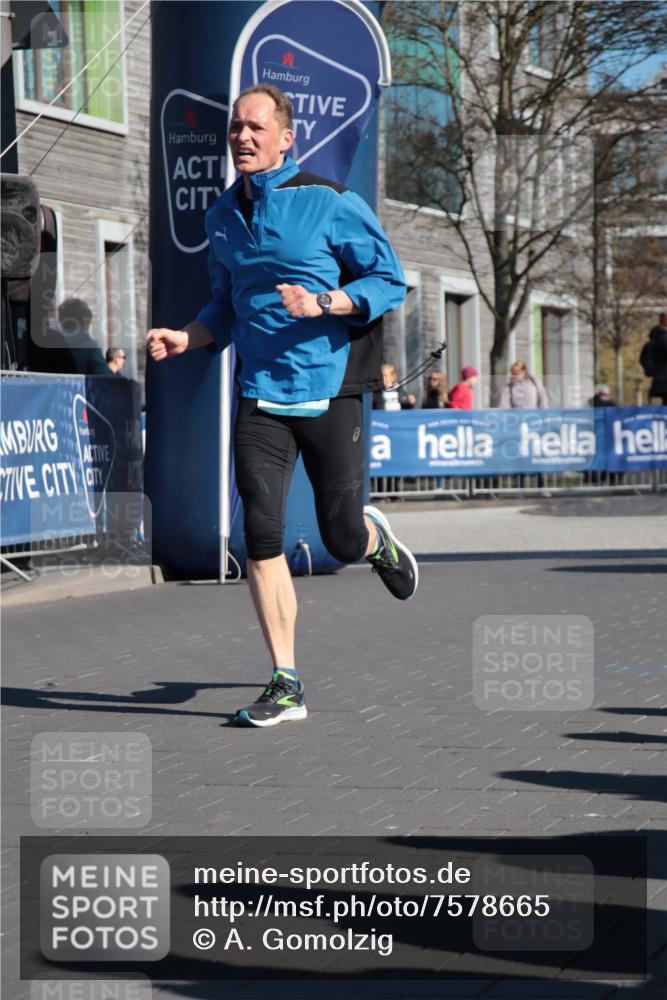 06.04.2025 - 44. Internationalen Wilhelmsburger Insellauf A. Gomolzig http://msf.ph/oto/7578665 06.04.2025 10:27:25 Ziel 3651, 4207, 4252, 4553 meine-sportfotos.de