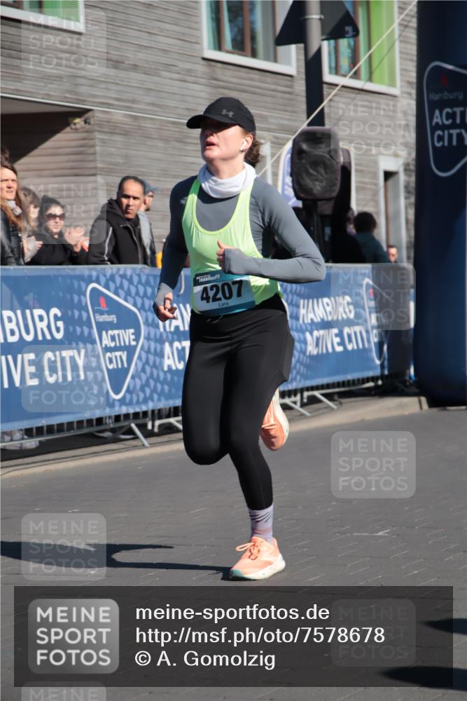 06.04.2025 - 44. Internationalen Wilhelmsburger Insellauf A. Gomolzig http://msf.ph/oto/7578678 06.04.2025 10:27:22 Ziel 3181, 3344, 4207, 4252, 4553 meine-sportfotos.de