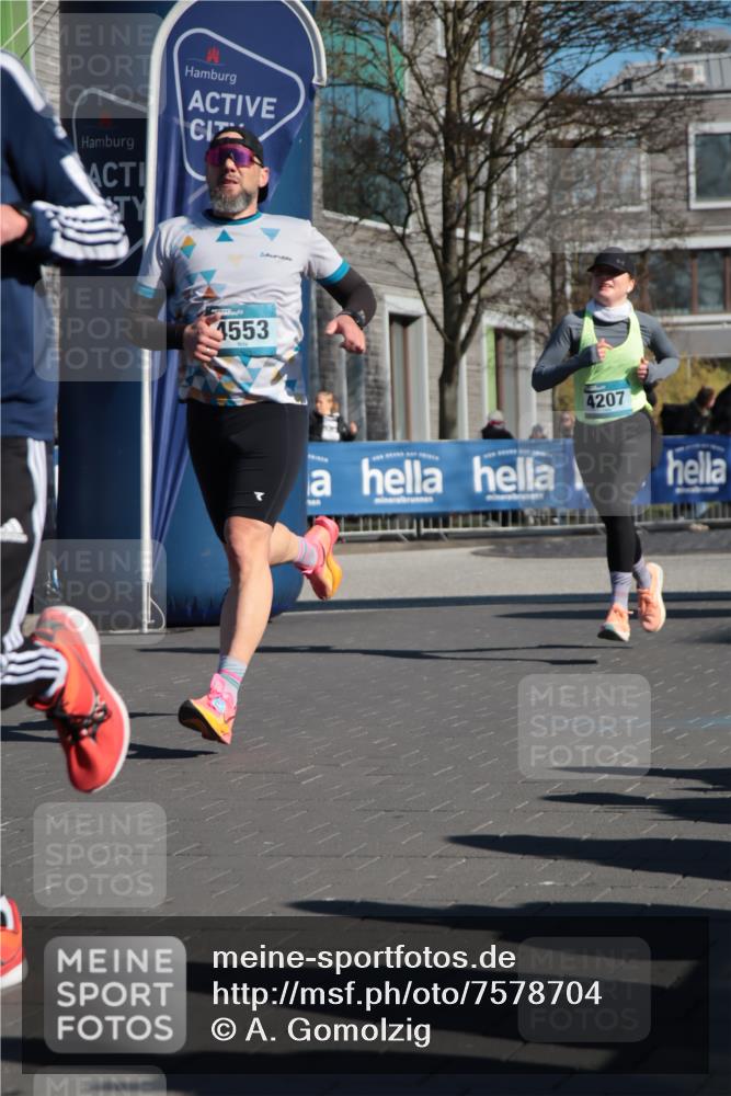06.04.2025 - 44. Internationalen Wilhelmsburger Insellauf A. Gomolzig http://msf.ph/oto/7578704 06.04.2025 10:27:20 Ziel 3181, 3344, 4207, 4252, 4553 meine-sportfotos.de