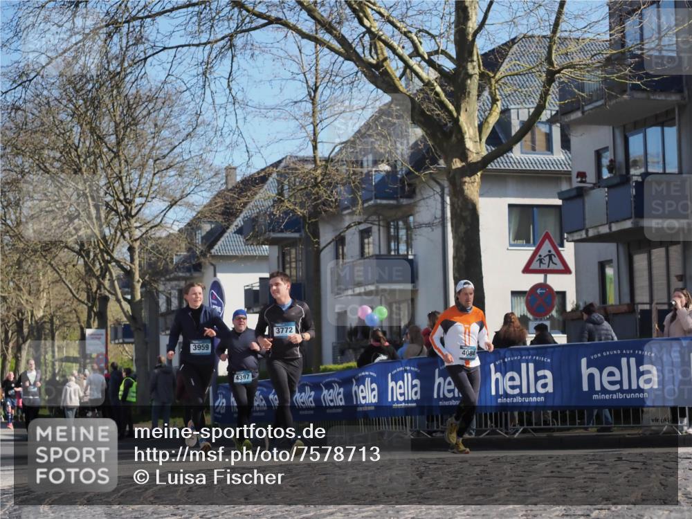 06.04.2025 - 44. Internationalen Wilhelmsburger Insellauf Luisa Fischer http://msf.ph/oto/7578713 06.04.2025 10:43:55 Ziel 3959, 3772, 4397, 4084 meine-sportfotos.de
