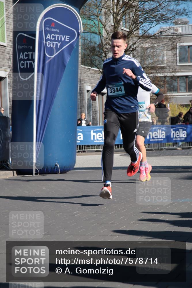 06.04.2025 - 44. Internationalen Wilhelmsburger Insellauf A. Gomolzig http://msf.ph/oto/7578714 06.04.2025 10:27:19 Ziel 3181, 3344, 4207, 4259, 4553 meine-sportfotos.de