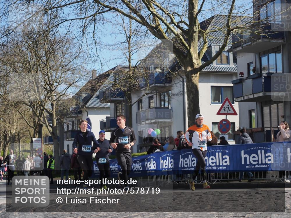 06.04.2025 - 44. Internationalen Wilhelmsburger Insellauf Luisa Fischer http://msf.ph/oto/7578719 06.04.2025 10:43:55 Ziel 3959, 3772, 4397, 4084 meine-sportfotos.de