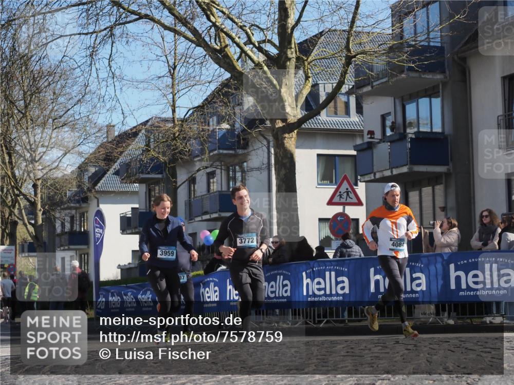 06.04.2025 - 44. Internationalen Wilhelmsburger Insellauf Luisa Fischer http://msf.ph/oto/7578759 06.04.2025 10:43:56 Ziel 3959, 3772, 4084, 97 meine-sportfotos.de
