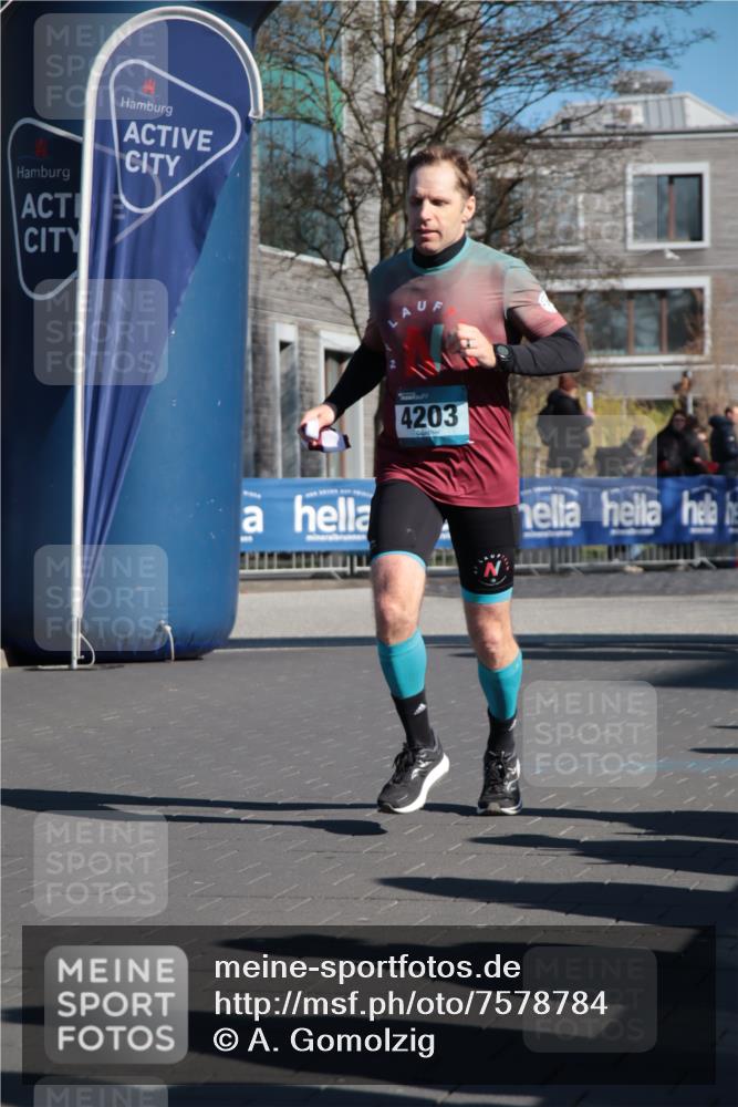 06.04.2025 - 44. Internationalen Wilhelmsburger Insellauf A. Gomolzig http://msf.ph/oto/7578784 06.04.2025 10:27:12 Ziel 3181, 3343, 3610, 4203, 4259, 5032 meine-sportfotos.de