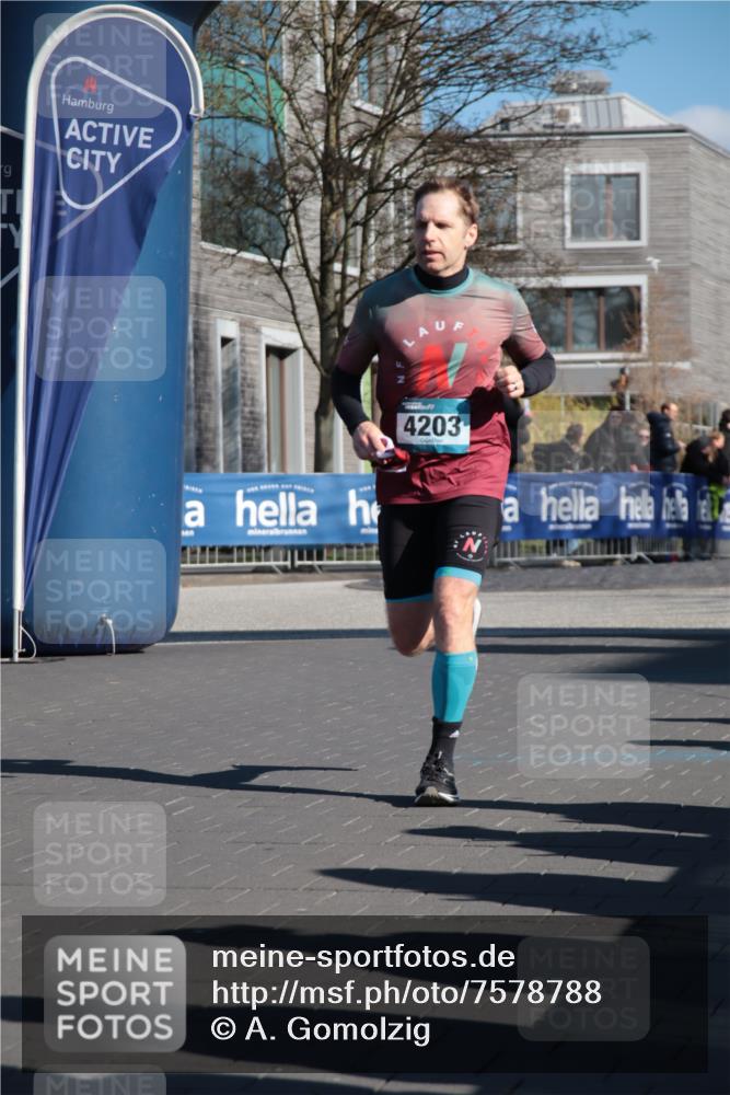 06.04.2025 - 44. Internationalen Wilhelmsburger Insellauf A. Gomolzig http://msf.ph/oto/7578788 06.04.2025 10:27:12 Ziel 3181, 3343, 3610, 4203, 4259, 5032 meine-sportfotos.de