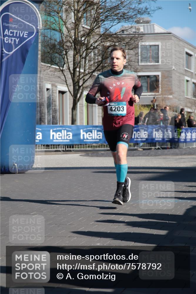 06.04.2025 - 44. Internationalen Wilhelmsburger Insellauf A. Gomolzig http://msf.ph/oto/7578792 06.04.2025 10:27:12 Ziel 3181, 3343, 3610, 4203, 4259, 5032 meine-sportfotos.de