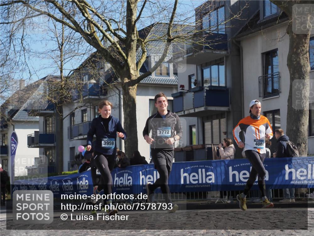 06.04.2025 - 44. Internationalen Wilhelmsburger Insellauf Luisa Fischer http://msf.ph/oto/7578793 06.04.2025 10:43:56 Ziel 3959, 3772, 4084 meine-sportfotos.de