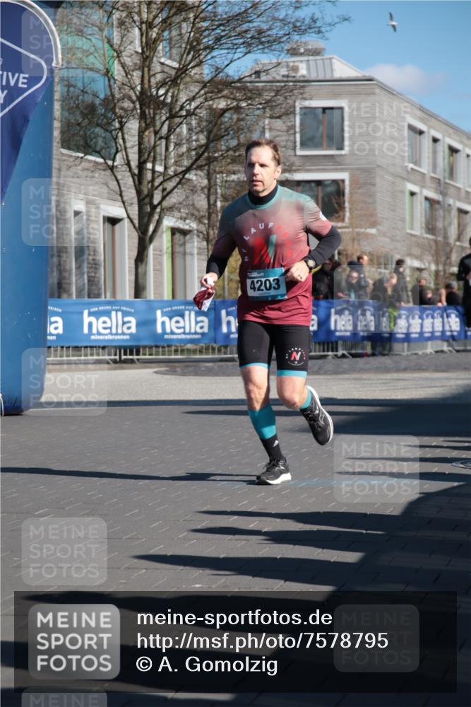 06.04.2025 - 44. Internationalen Wilhelmsburger Insellauf A. Gomolzig http://msf.ph/oto/7578795 06.04.2025 10:27:12 Ziel 3181, 3343, 3610, 4203, 4259, 5032 meine-sportfotos.de