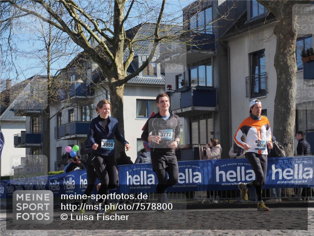 06.04.2025 - 44. Internationalen Wilhelmsburger Insellauf Luisa Fischer http://msf.ph/oto/7578800 06.04.2025 10:43:56 Ziel 3959, 3772, 4084 meine-sportfotos.de