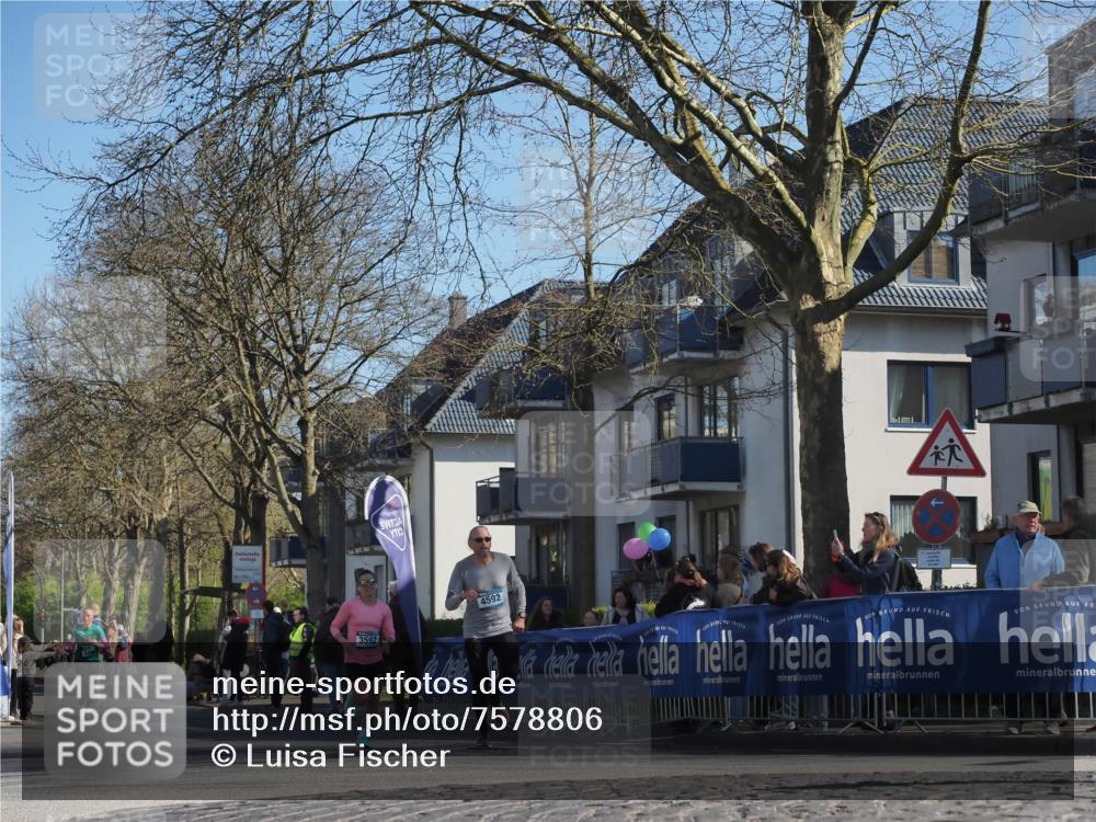 06.04.2025 - 44. Internationalen Wilhelmsburger Insellauf Luisa Fischer http://msf.ph/oto/7578806 06.04.2025 10:39:08 Ziel 3592, 4592 meine-sportfotos.de