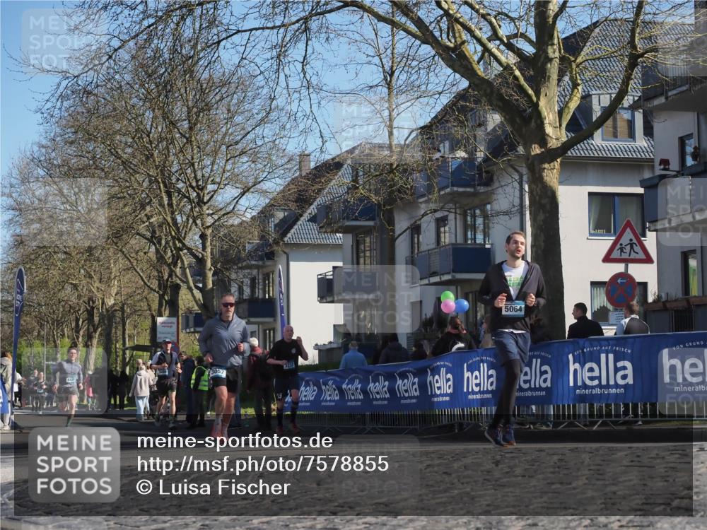 06.04.2025 - 44. Internationalen Wilhelmsburger Insellauf Luisa Fischer http://msf.ph/oto/7578855 06.04.2025 10:44:03 Ziel 4429, 5064, 3057 meine-sportfotos.de