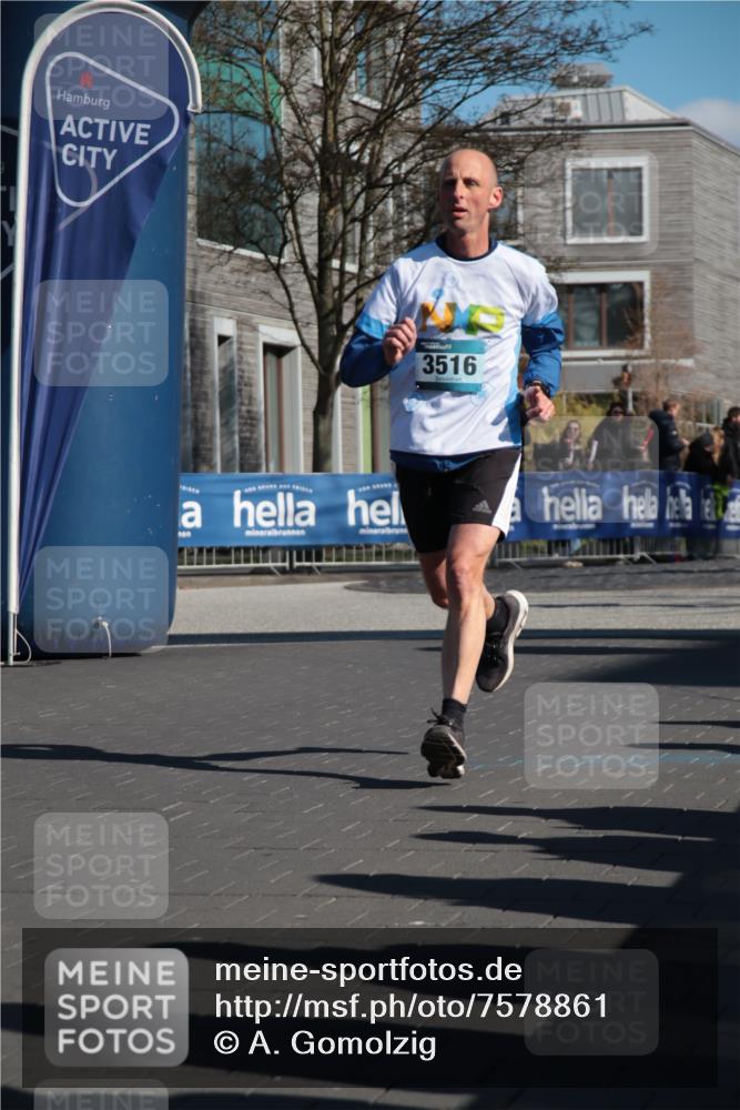 06.04.2025 - 44. Internationalen Wilhelmsburger Insellauf A. Gomolzig http://msf.ph/oto/7578861 06.04.2025 10:27:05 Ziel 3343, 3486, 3516, 3610, 4073, 4388, 5032 meine-sportfotos.de