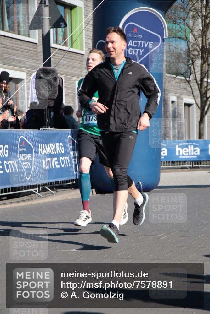 06.04.2025 - 44. Internationalen Wilhelmsburger Insellauf A. Gomolzig http://msf.ph/oto/7578891 06.04.2025 10:27:00 Ziel 3486, 3516, 4014, 4073, 4388 meine-sportfotos.de