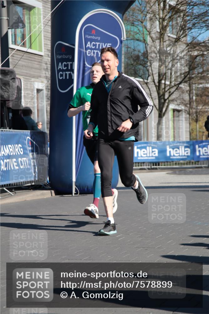 06.04.2025 - 44. Internationalen Wilhelmsburger Insellauf A. Gomolzig http://msf.ph/oto/7578899 06.04.2025 10:27:00 Ziel 3486, 3516, 4014, 4073, 4388 meine-sportfotos.de