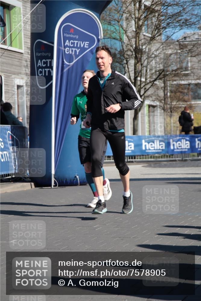 06.04.2025 - 44. Internationalen Wilhelmsburger Insellauf A. Gomolzig http://msf.ph/oto/7578905 06.04.2025 10:27:00 Ziel 3486, 3516, 4014, 4073, 4388 meine-sportfotos.de