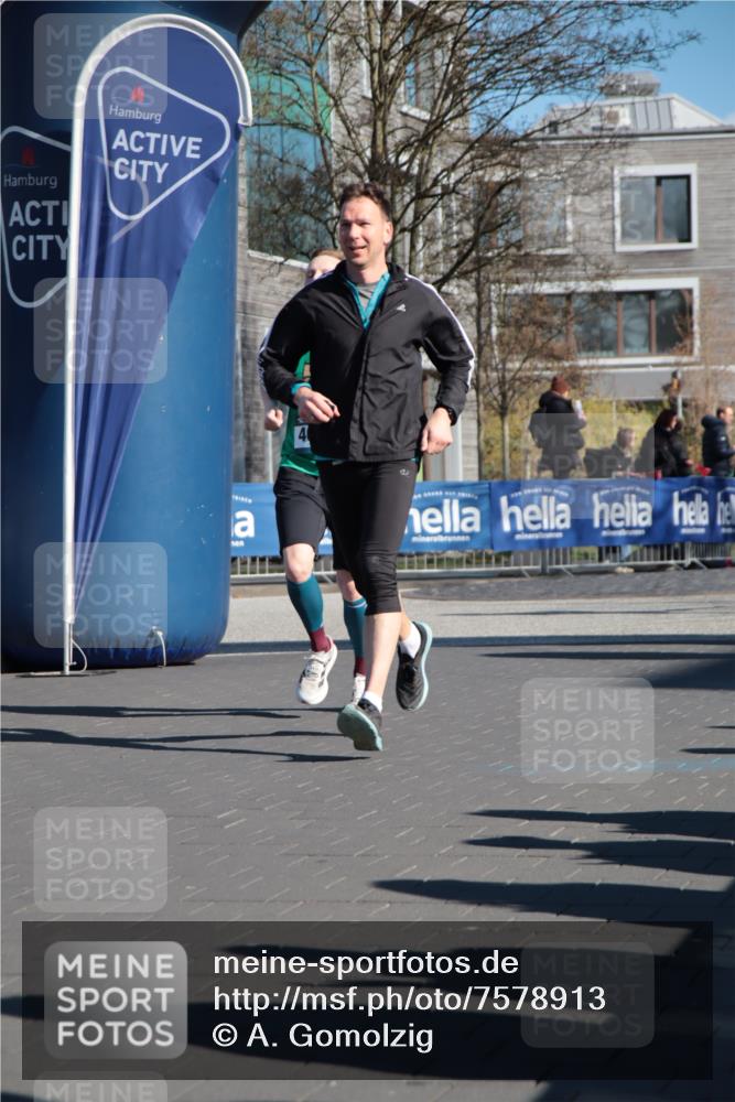 06.04.2025 - 44. Internationalen Wilhelmsburger Insellauf A. Gomolzig http://msf.ph/oto/7578913 06.04.2025 10:27:00 Ziel 3486, 3516, 4014, 4073, 4388 meine-sportfotos.de