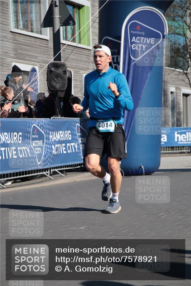 06.04.2025 - 44. Internationalen Wilhelmsburger Insellauf A. Gomolzig http://msf.ph/oto/7578921 06.04.2025 10:26:58 Ziel 3486, 4014, 4073, 4282, 4388 meine-sportfotos.de