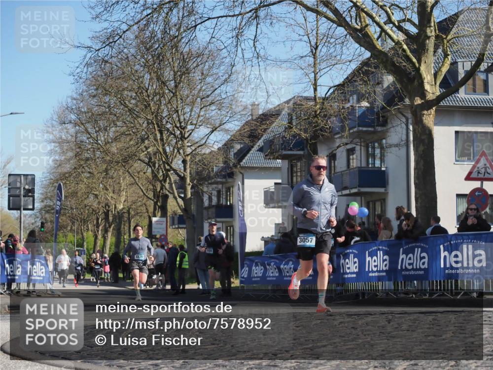 06.04.2025 - 44. Internationalen Wilhelmsburger Insellauf Luisa Fischer http://msf.ph/oto/7578952 06.04.2025 10:44:05 Ziel 4429, 3489, 3057 meine-sportfotos.de