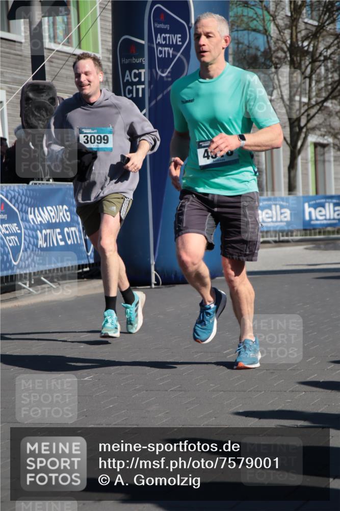 06.04.2025 - 44. Internationalen Wilhelmsburger Insellauf A. Gomolzig http://msf.ph/oto/7579001 06.04.2025 10:26:47 Ziel 3099, 4327, 4516, 5076 meine-sportfotos.de