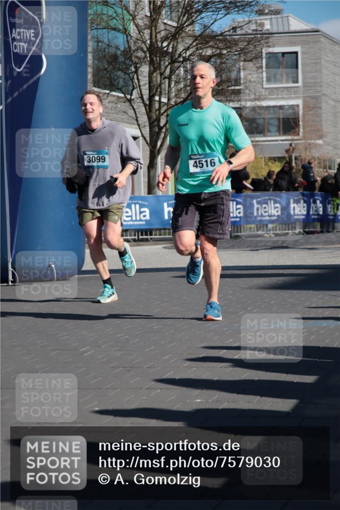 06.04.2025 - 44. Internationalen Wilhelmsburger Insellauf A. Gomolzig http://msf.ph/oto/7579030 06.04.2025 10:26:46 Ziel 3099, 4327, 4516, 5076 meine-sportfotos.de