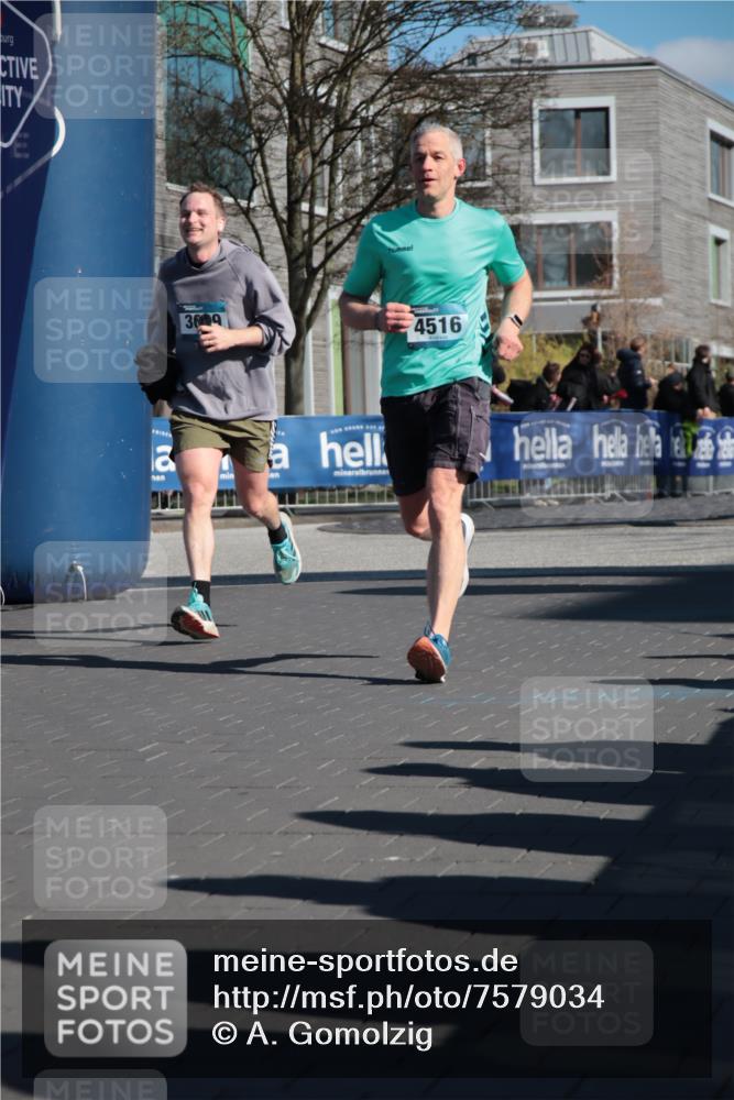 06.04.2025 - 44. Internationalen Wilhelmsburger Insellauf A. Gomolzig http://msf.ph/oto/7579034 06.04.2025 10:26:46 Ziel 3099, 4327, 4516, 5076 meine-sportfotos.de