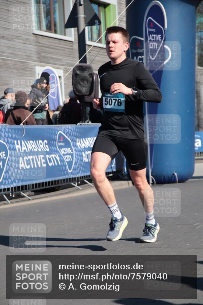06.04.2025 - 44. Internationalen Wilhelmsburger Insellauf A. Gomolzig http://msf.ph/oto/7579040 06.04.2025 10:26:43 Ziel 3099, 4327, 4404, 4516, 5076 meine-sportfotos.de