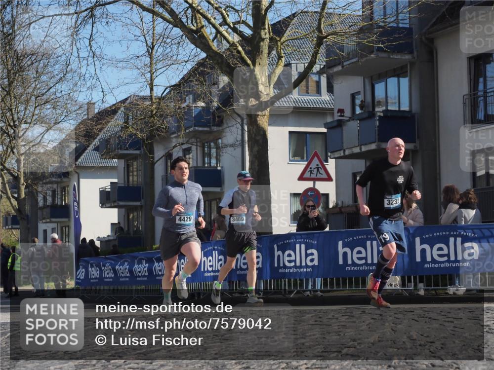 06.04.2025 - 44. Internationalen Wilhelmsburger Insellauf Luisa Fischer http://msf.ph/oto/7579042 06.04.2025 10:44:08 Ziel 4429, 3489, 3232 meine-sportfotos.de