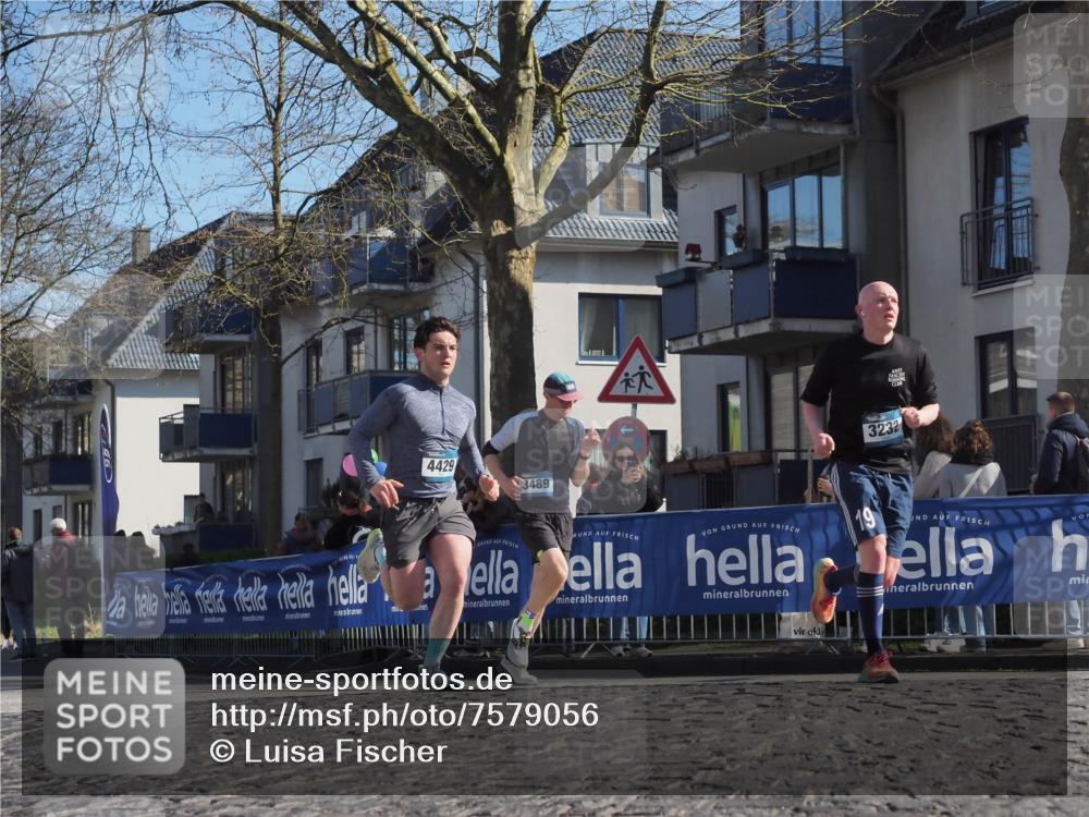 06.04.2025 - 44. Internationalen Wilhelmsburger Insellauf Luisa Fischer http://msf.ph/oto/7579056 06.04.2025 10:44:08 Ziel 4429, 3489, 3232 meine-sportfotos.de