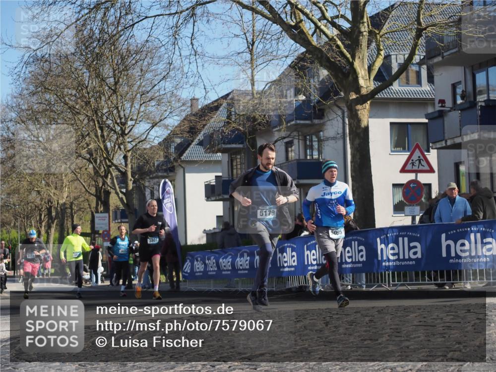 06.04.2025 - 44. Internationalen Wilhelmsburger Insellauf Luisa Fischer http://msf.ph/oto/7579067 06.04.2025 10:39:23 Ziel 3416, 3833, 3801, 5179, 5095 meine-sportfotos.de