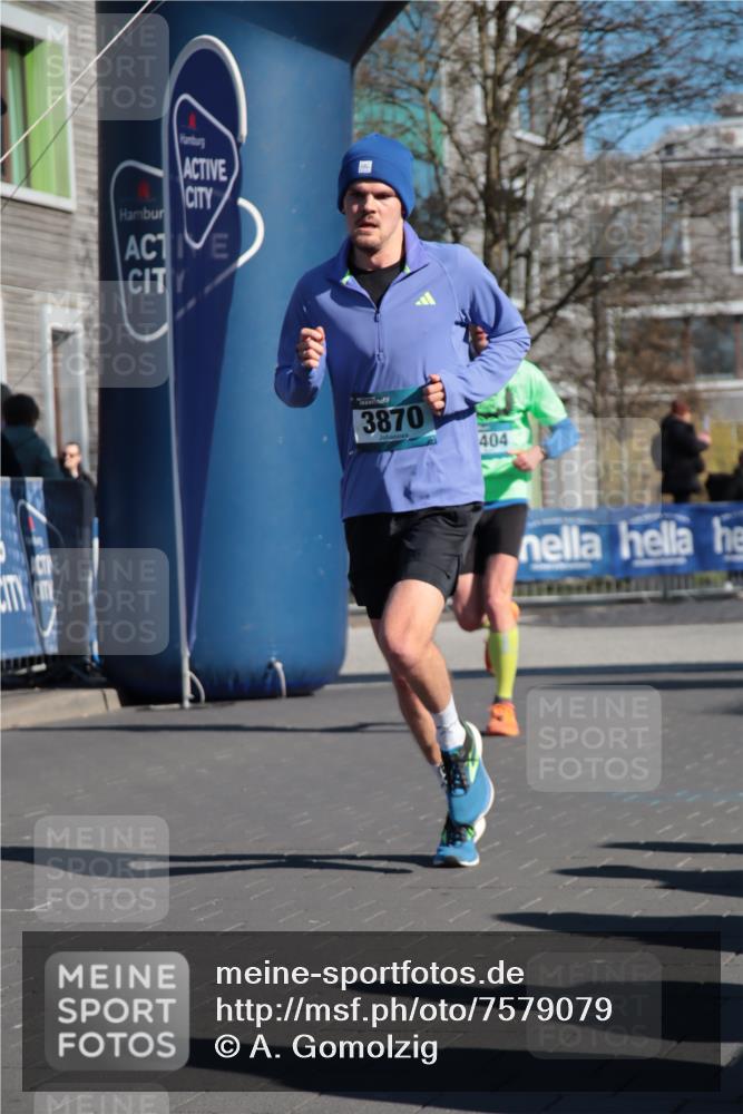 06.04.2025 - 44. Internationalen Wilhelmsburger Insellauf A. Gomolzig http://msf.ph/oto/7579079 06.04.2025 10:26:36 Ziel 3870, 4404, 5076 meine-sportfotos.de