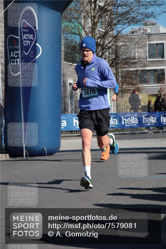 06.04.2025 - 44. Internationalen Wilhelmsburger Insellauf A. Gomolzig http://msf.ph/oto/7579081 06.04.2025 10:26:36 Ziel 3870, 4404, 5076 meine-sportfotos.de