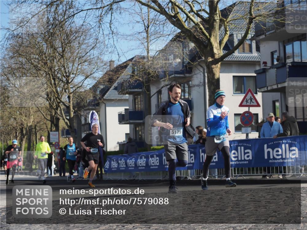 06.04.2025 - 44. Internationalen Wilhelmsburger Insellauf Luisa Fischer http://msf.ph/oto/7579088 06.04.2025 10:39:23 Ziel 3416, 3833, 3801, 5179, 5095 meine-sportfotos.de